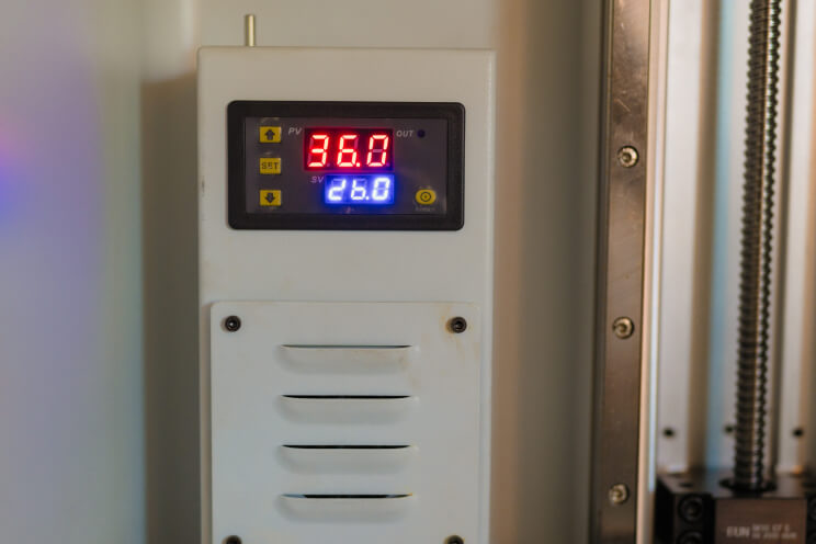 Intelligent Thermally Regulated Chamber